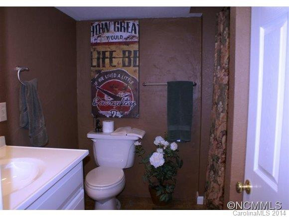 402 Whispering Hills Dr.. - Photo 8