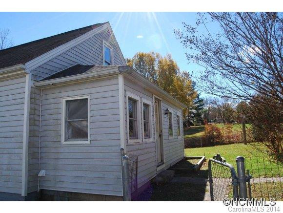 184 Powell St - Photo 4