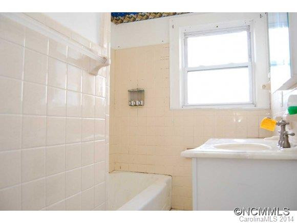 184 Powell St - Photo 9
