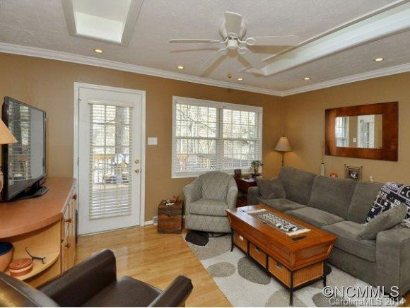 8 RIVERBEND DR - Photo 4