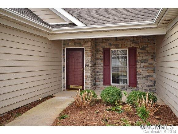 820 West Pointe Drive - Photo 2