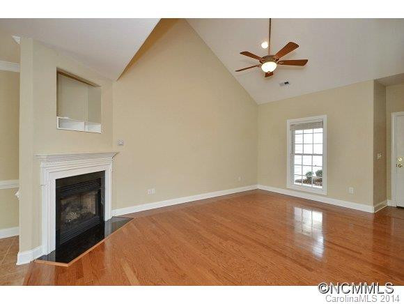 820 West Pointe Drive - Photo 3