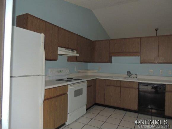 5 LIONEL PLACE #A - Photo 3