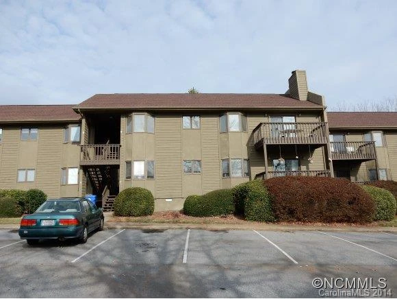 201 Racquet Club Road Unit #17