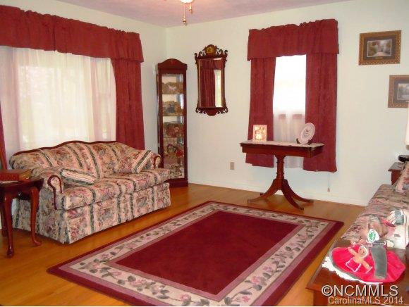 205 Summer St - Photo 2