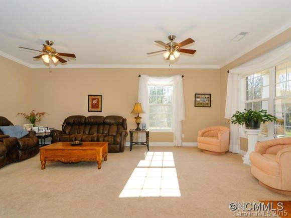 115 Hood Heights - Photo 4