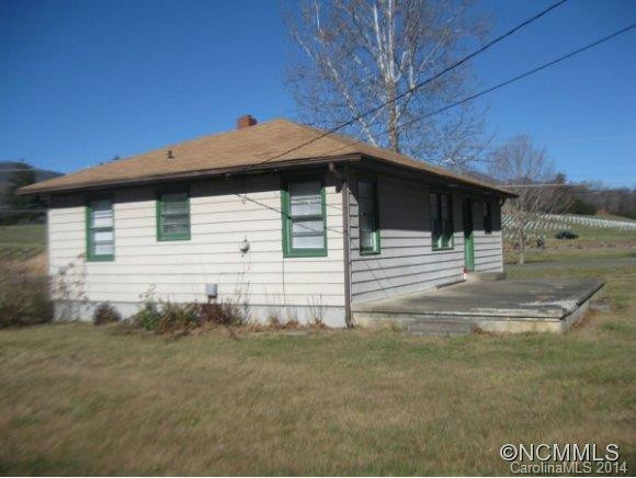 11 PINE CIRCLE - Photo 2