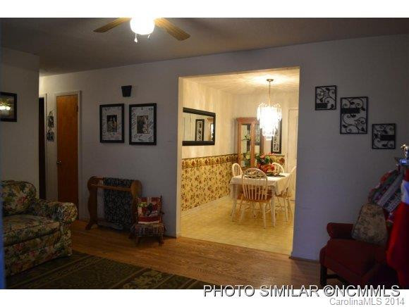 5121 Howard Gap Road - Photo 2