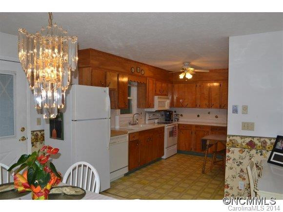 5121 Howard Gap Road - Photo 4