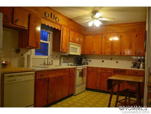 5121 Howard Gap Road - Photo 6