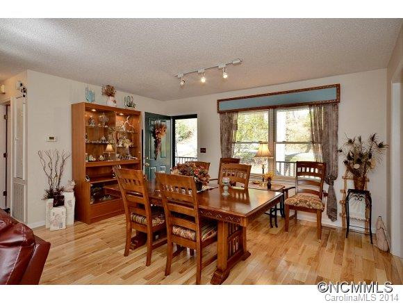 9 MAPLE LEAF DRIVE - Photo 6