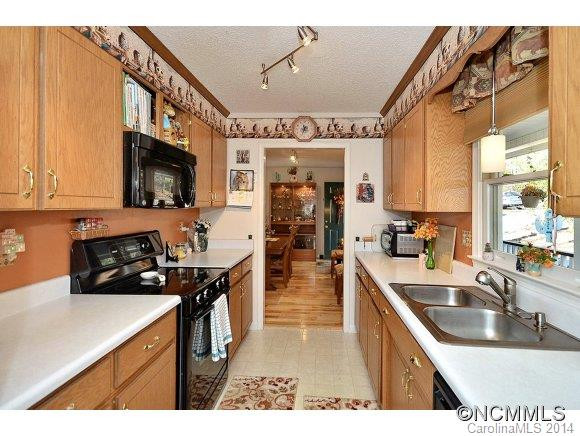 9 MAPLE LEAF DRIVE - Photo 8