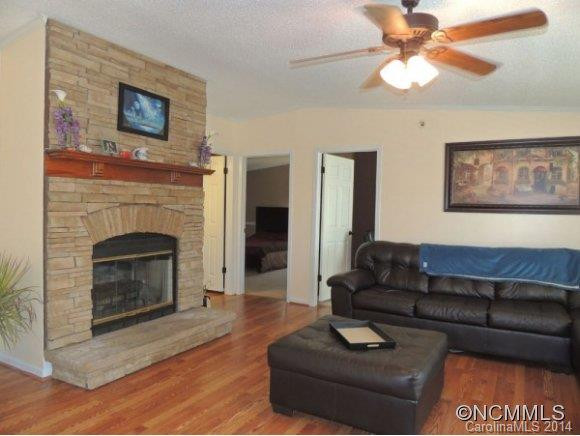 55 FOUNDERS WAY - Photo 2