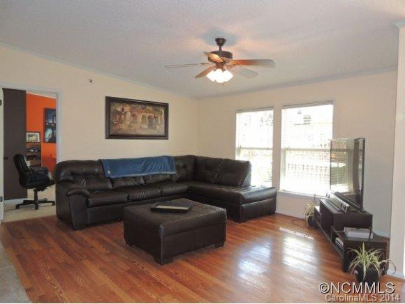 55 FOUNDERS WAY - Photo 3