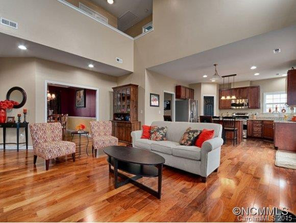 136 Roanoke Road - Photo 5