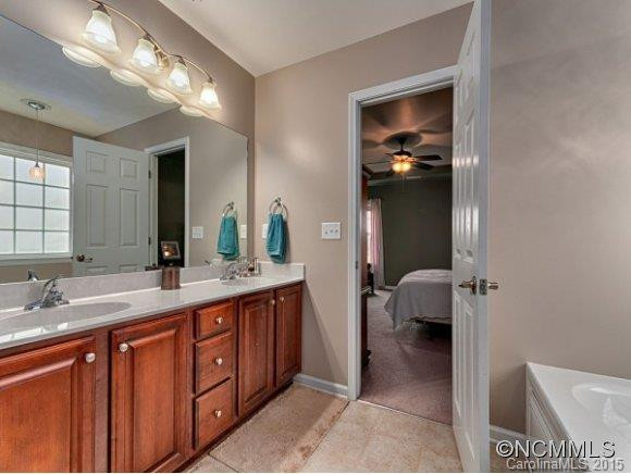 136 Roanoke Road - Photo 10