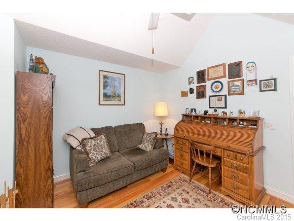 305 E. High Point Lane - Photo 13