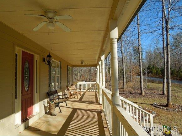 276 Woodstock Ln - Photo 2