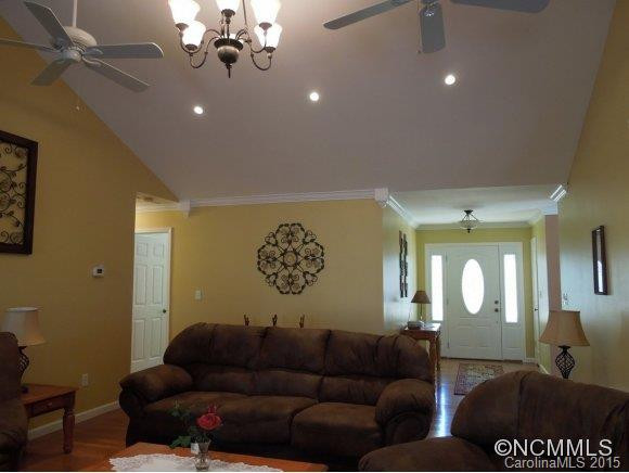 276 Woodstock Ln - Photo 13