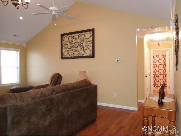 276 Woodstock Ln - Photo 14