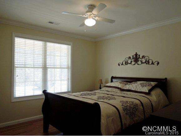 276 Woodstock Ln - Photo 15