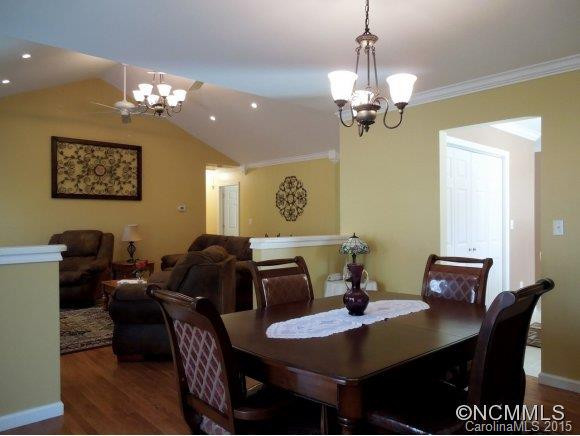 276 Woodstock Ln - Photo 5