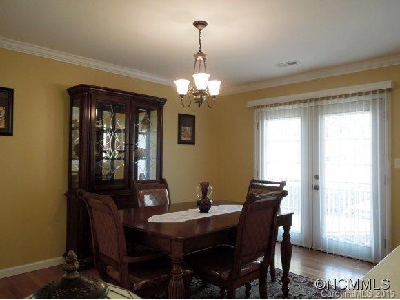276 Woodstock Ln - Photo 6