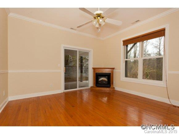 33 Lakeside Dr - Photo 2