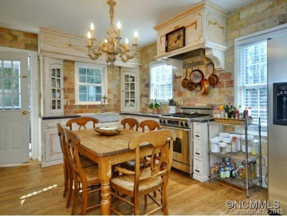 327 SYCAMORE DRIVE - Photo 2