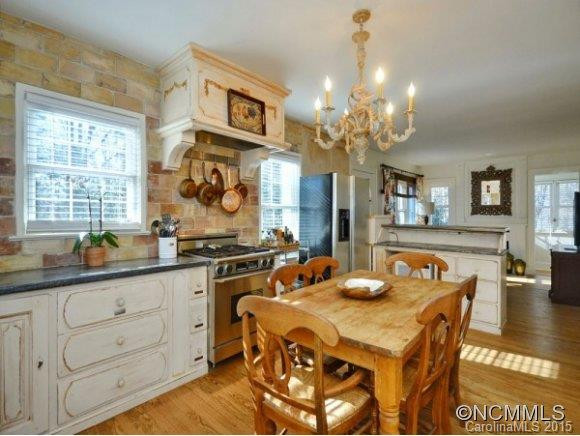 327 SYCAMORE DRIVE - Photo 3