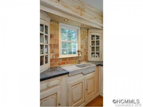 327 SYCAMORE DRIVE - Photo 4