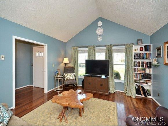 6 MOSS LANE - Photo 2