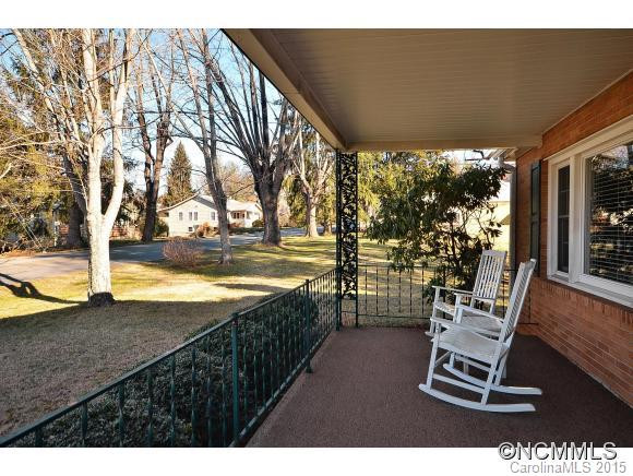 74 MOODY AVENUE - Photo 11