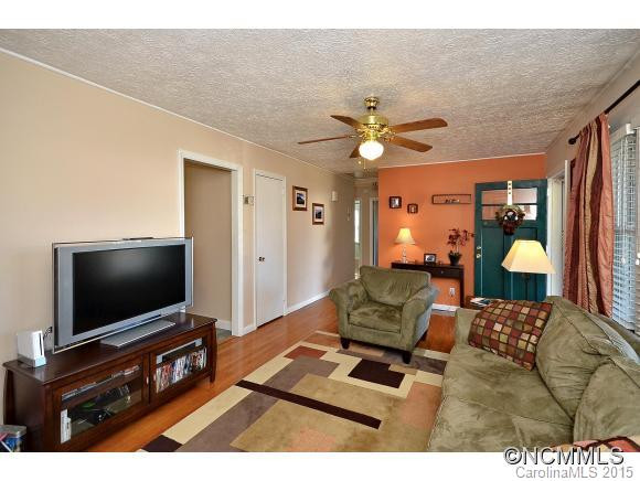 74 MOODY AVENUE - Photo 5
