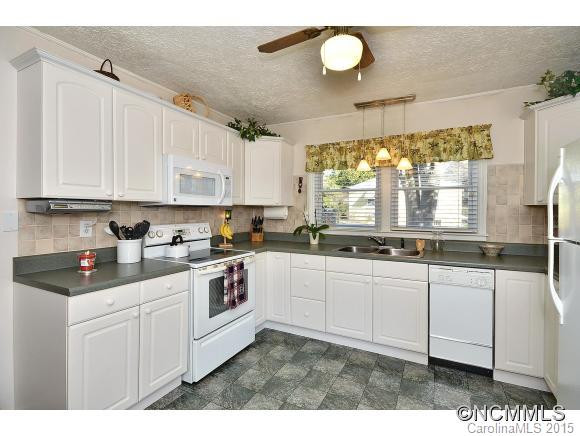 74 MOODY AVENUE - Photo 6
