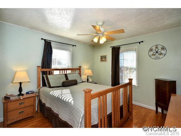 74 MOODY AVENUE - Photo 8