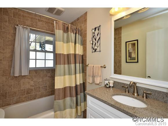 74 MOODY AVENUE - Photo 10