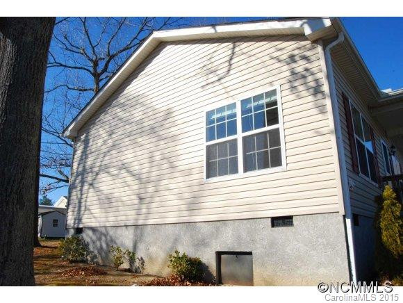 133 Middle St - Photo 2