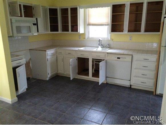 3015 Holly Hill Rd - Photo 2