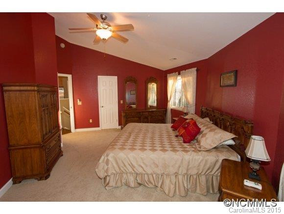 616 Raven Boulevard - Photo 11