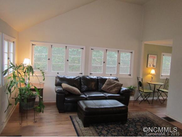 173 Oak Terrace - Photo 2