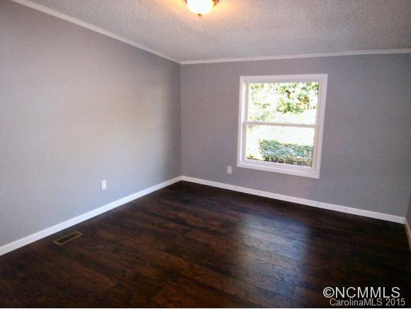 2 Heath Lane - Photo 5
