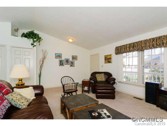 33 Foxberry Drive - Photo 5