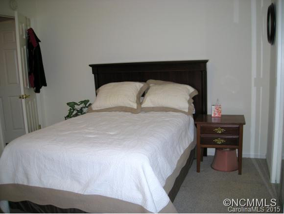 221 Hampton Ct. - Photo 11