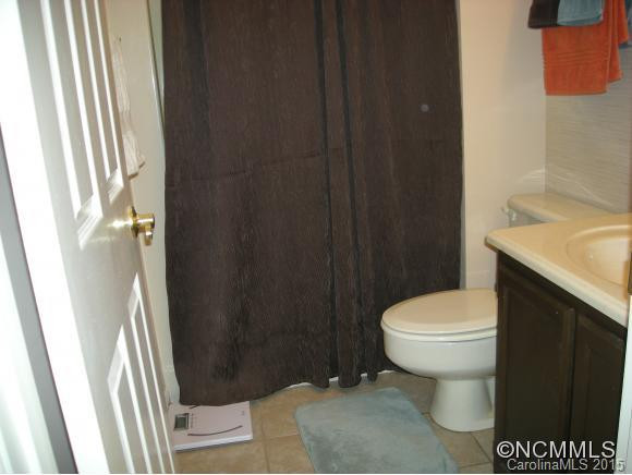 221 Hampton Ct. - Photo 13