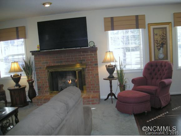 221 Hampton Ct. - Photo 16
