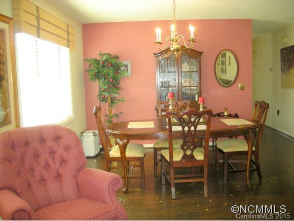 221 Hampton Ct. - Photo 17