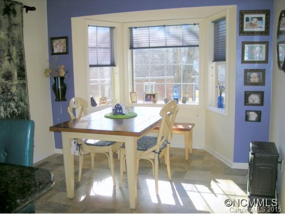 221 Hampton Ct. - Photo 4