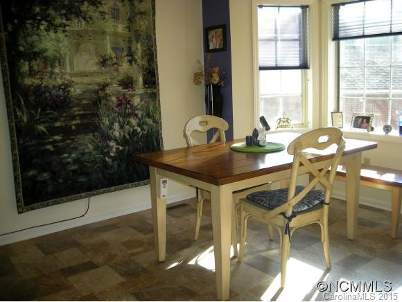 221 Hampton Ct. - Photo 6