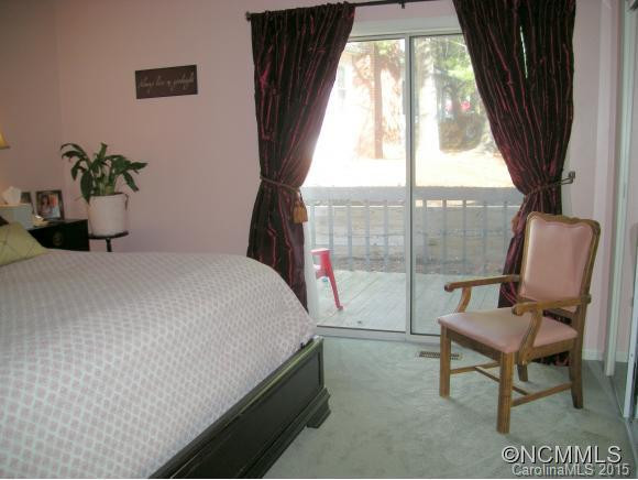 221 Hampton Ct. - Photo 8
